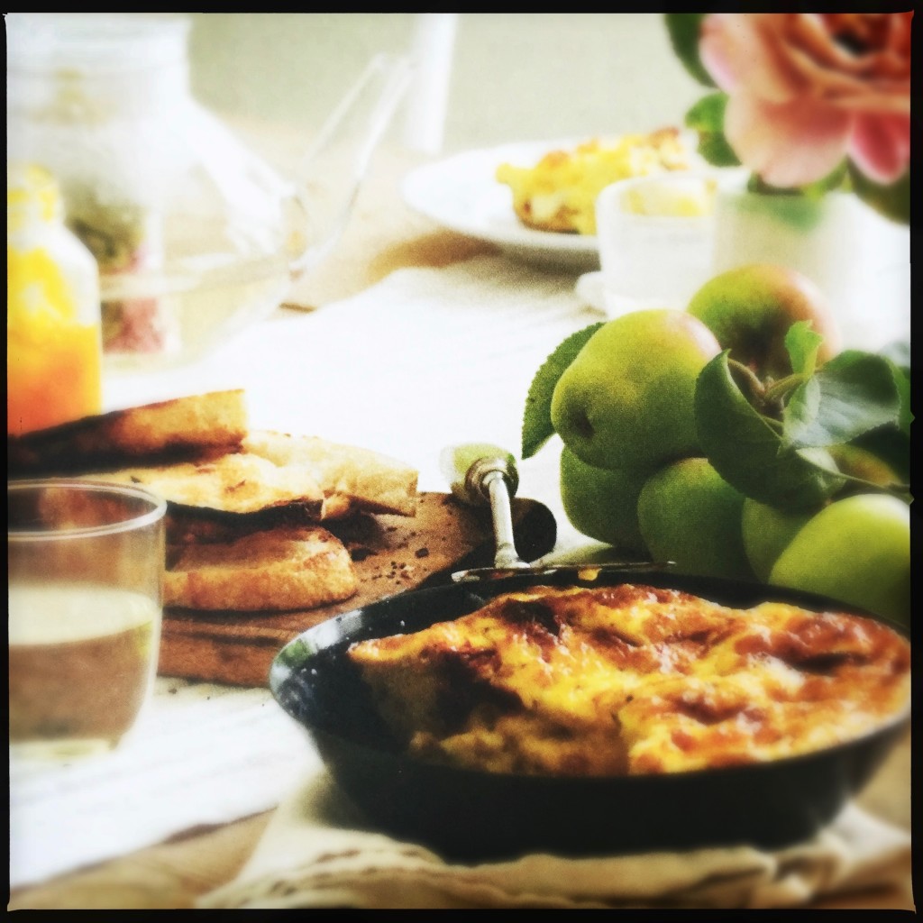 Sonntags-Brunch Frittata mit Tomaten & Mozzarella nach Gwyneth Paltrow https://galupasvoice.com/frittata-tomaten-mozzarella/