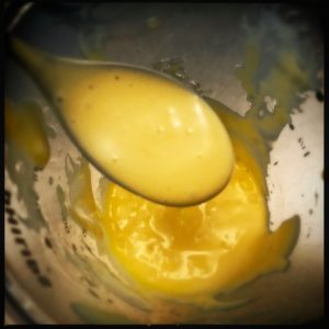 Rezept weisse Spargeln mit einer ganz einfach selbst gemachten Hollandaise https://galupasvoice.com/weisse-spargeln