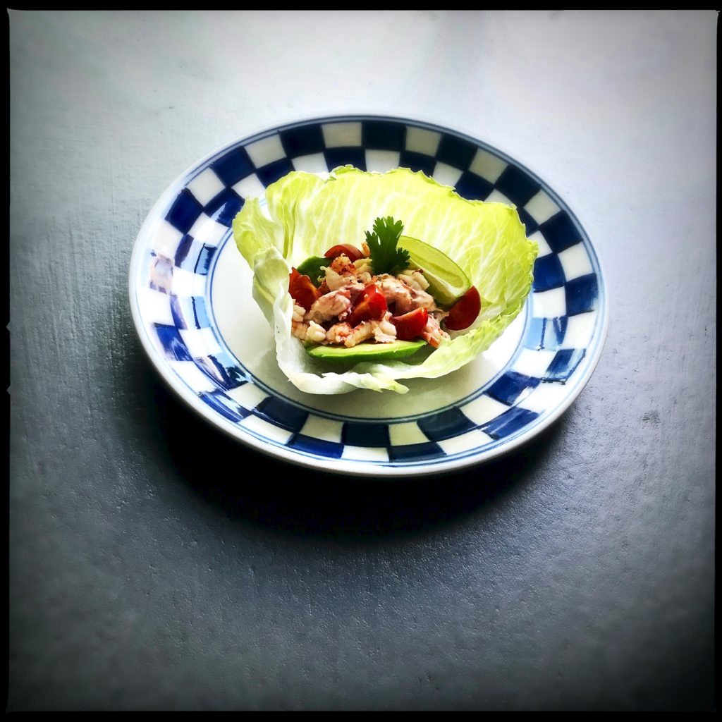 Rezept für einfache mexikanische Low Carb Tacos mit Flusskrebsen, Chillies und Avocados https://galupasvoice.com/lowcarb-tacos/